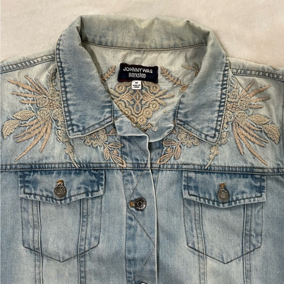 Johnny Was Workshop Embroidered Light Wash Denim Jean Jacket - Picture 3 of 13